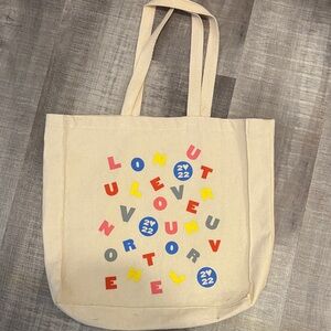 Love on Tour tote bag